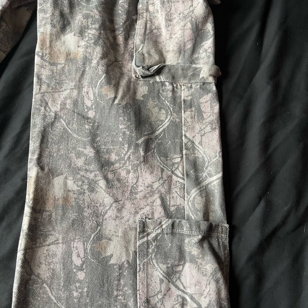 Light Pink Camouflage Cargo Pants with cute pink bow on pockets 🎀 - Picture 2 of 6